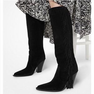 MICHAEL KORS COLLECTION
Micki Fringed Suede Boot
